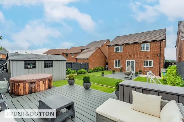 Textile Close, East Hollinsfield, M24, photo 3