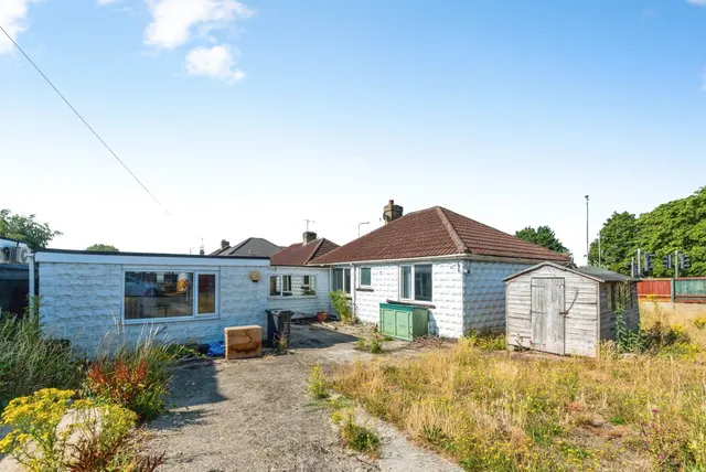 Cricklade Road, Swindon, photo 1