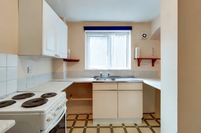 Photo 3 — 112 Pycroft Way, Edmonton, London, N9 9XR