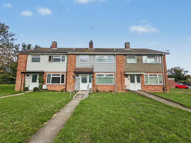 St Nicholas Gardens, Bradwell, photo 1