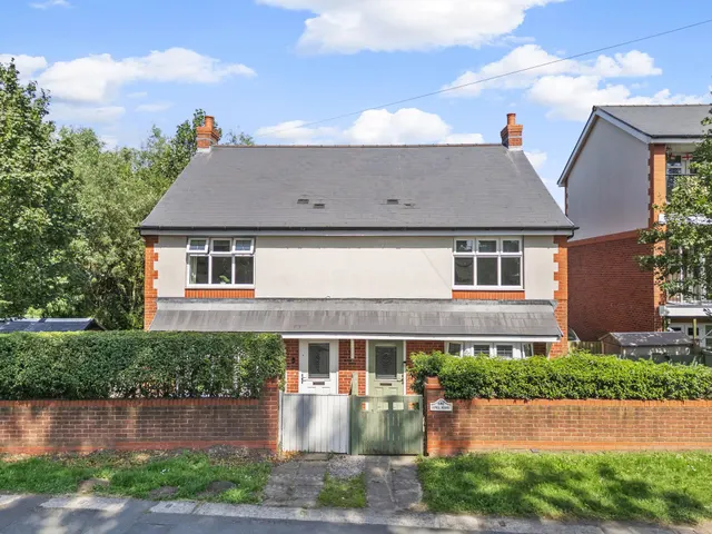Chester Road, Warrington, WA4 6ES, photo 1