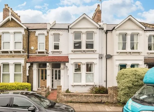 3 bedroom house — Ivydale Road, Peckham, SE15