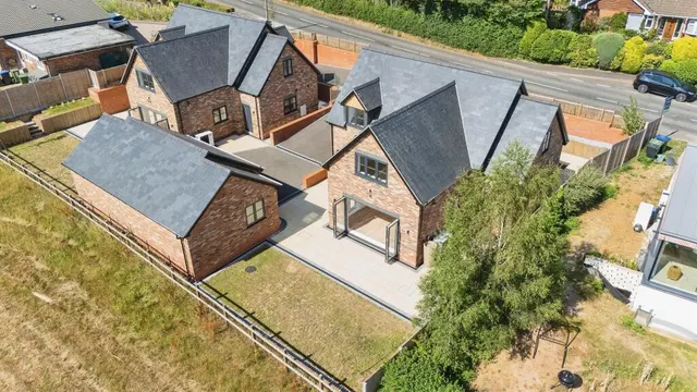 Alcester Road, Wootton Wawen, Henley-In-Arden, photo 1