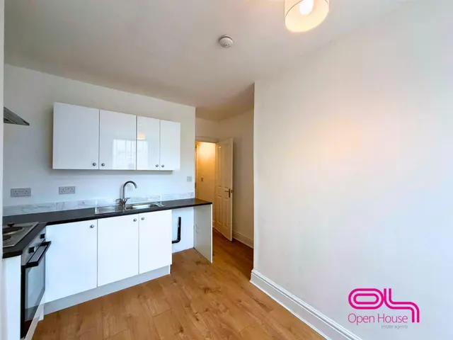St. Georges Road, Bolton, BL1, photo 2