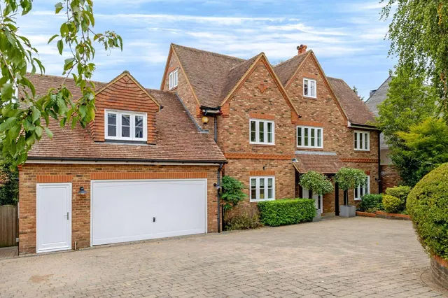 Meadway, Berkhamsted, United Kingdom, HP4 2PN, photo 1