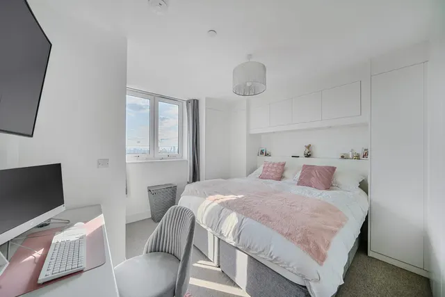 Burnt Oak Broadway, Edgware, HA8, photo 3