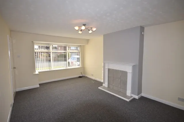 Ffordd Alun, Wrexham, LL12, photo 2