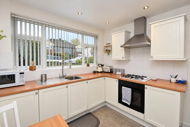 Wilsden, Bradford, BD15, photo 2
