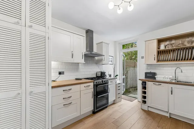 Oxford Gardens, Chiswick, W4, photo 1