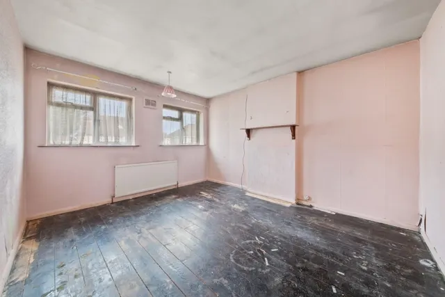 Regent Avenue, Uxbridge, UB10, photo 2