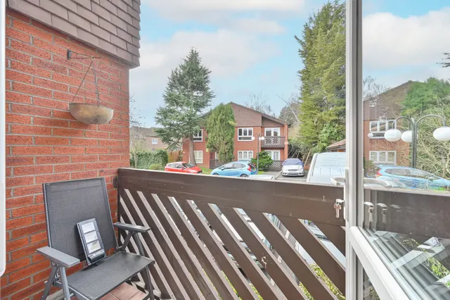 Photo 3 — 45 Cedar Close, London