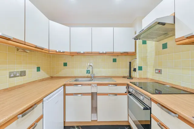 Photo 2 — 45 Cedar Close, London