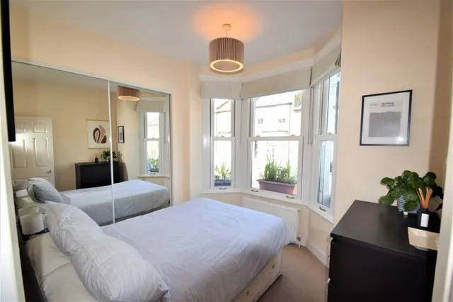 Coombe Road, Chiswick, photo 2