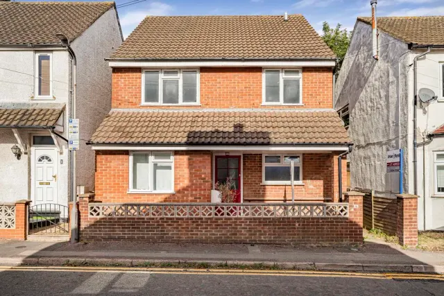 Regent Street, Bletchley, MK2, photo 1