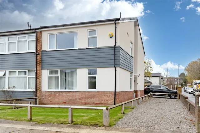 High Moor Court, Leeds, LS17, photo 1
