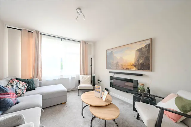 High Moor Court, Leeds, LS17, photo 2
