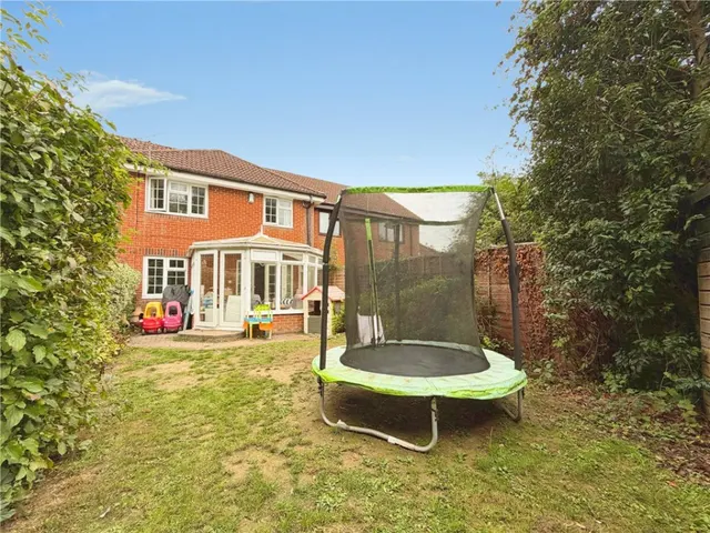Nelson Close, Romsey, SO51, photo 2
