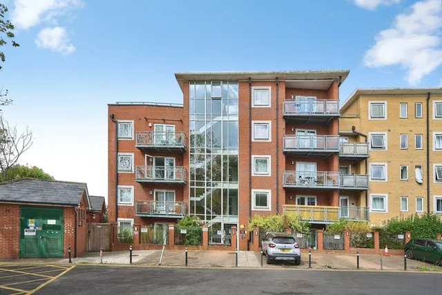 Kirkdale Road, London, E11, photo 1