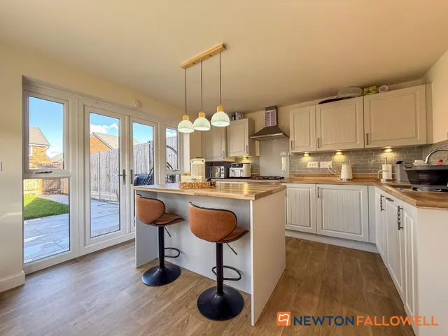 Digby Avenue, Fernwood, NG24, photo 2
