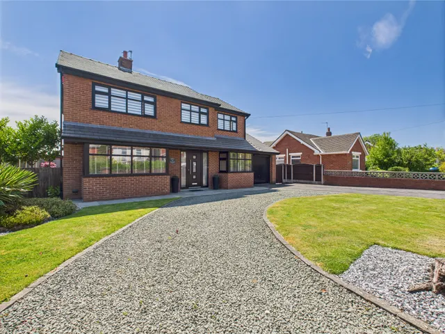 Lytham Road, Freckleton, Lancashire, PR4 1AB, photo 1