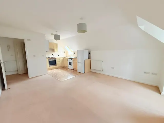 Cody Court, Farnborough, GU14, photo 3