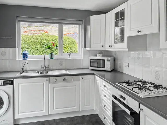Photo 2 — Merrydown, High Wycombe HP13 5NQ