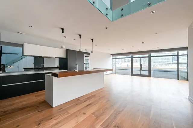 Flat 72 Exchange Building, 132 Commercial Street, London, photo 1