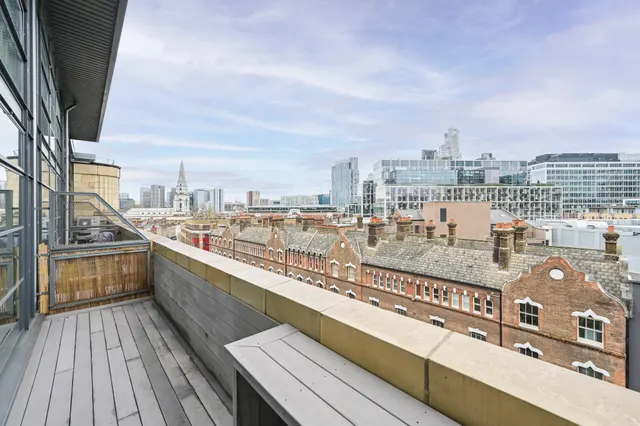 Photo 3 — Flat 72 Exchange Building, 132 Commercial Street, London