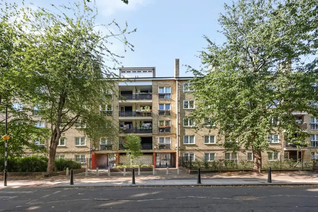 3 bedroom flat, Gosset Street, London, E2