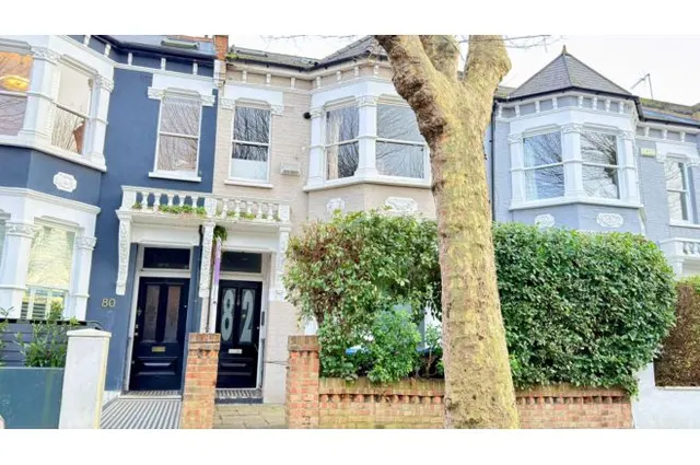 Victoria Road, London, NW6, photo 1