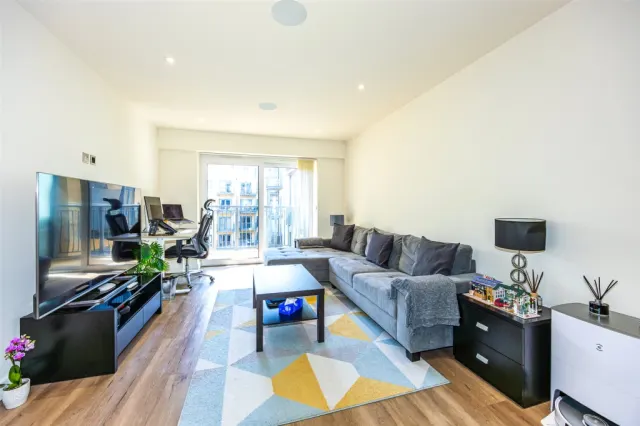 Aerodrome Road, Beaufort Park, NW9, photo 2