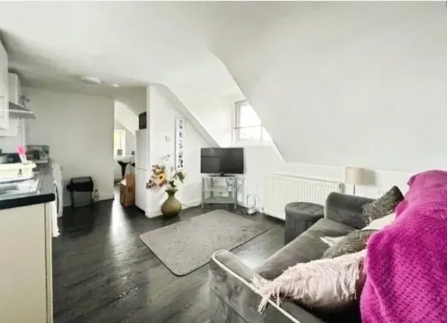 Chesterfield Road, Ashford, TW15, photo 3