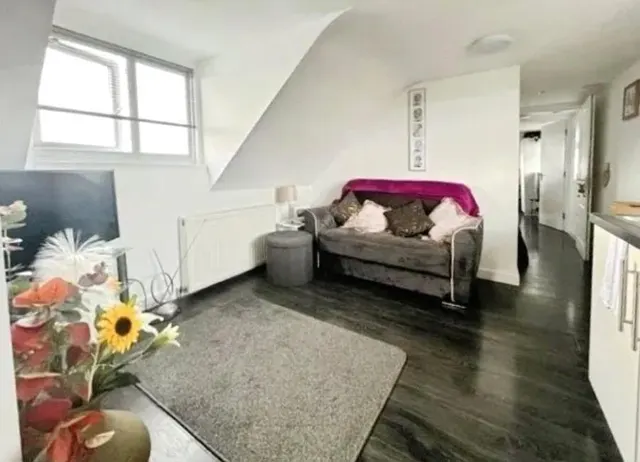 Chesterfield Road, Ashford, TW15, photo 2