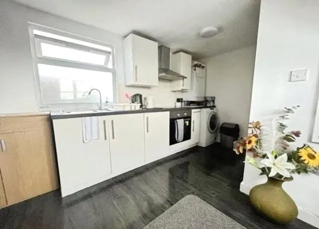 Chesterfield Road, Ashford, TW15, photo 1