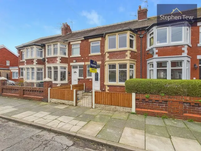 Beverley Grove, Blackpool, FY4, photo 1
