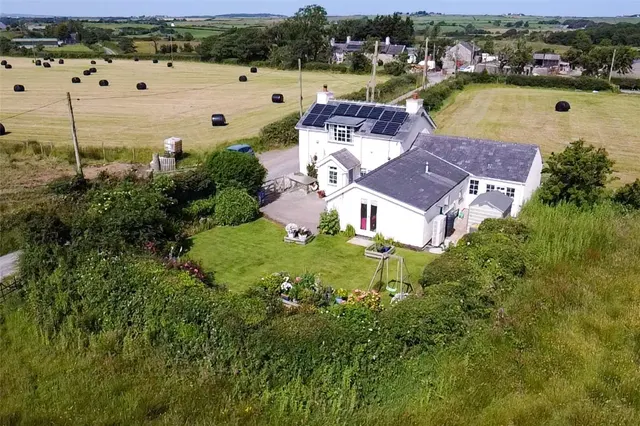 Llandrygan, LL71, photo 2