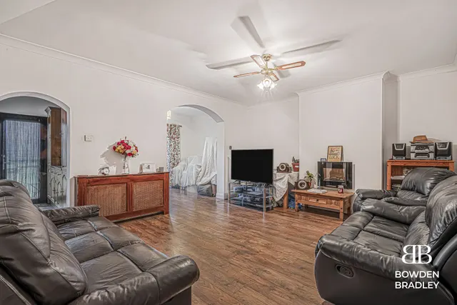 Photo 2 — Dewey Road, Dagenham, RM10