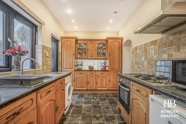 Photo 3 — Dewey Road, Dagenham, RM10