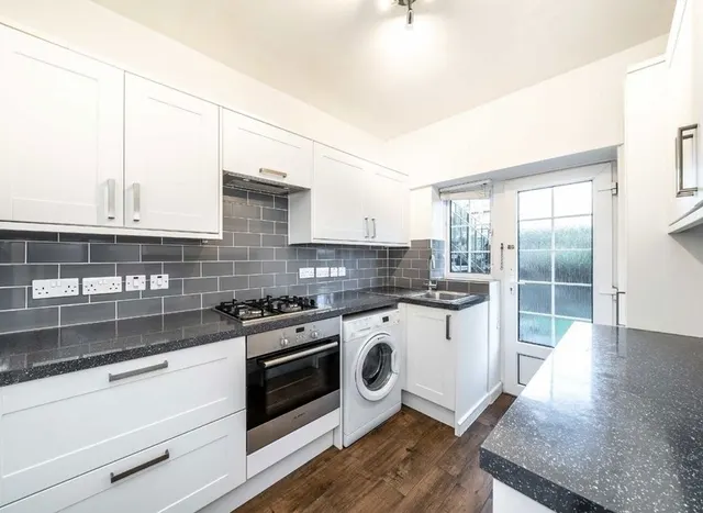 Photo 3 — Kew Road, Kew, TW9