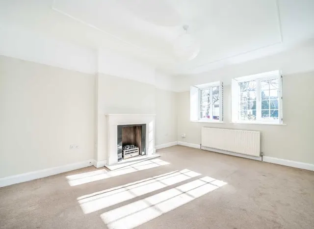 Photo 2 — Kew Road, Kew, TW9