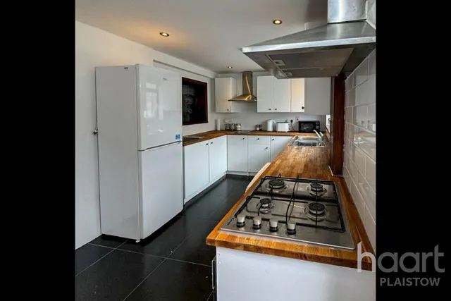 Dundee Road, London, E13, photo 2