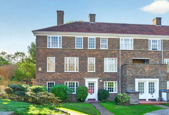 College Road, SE21, photo 2