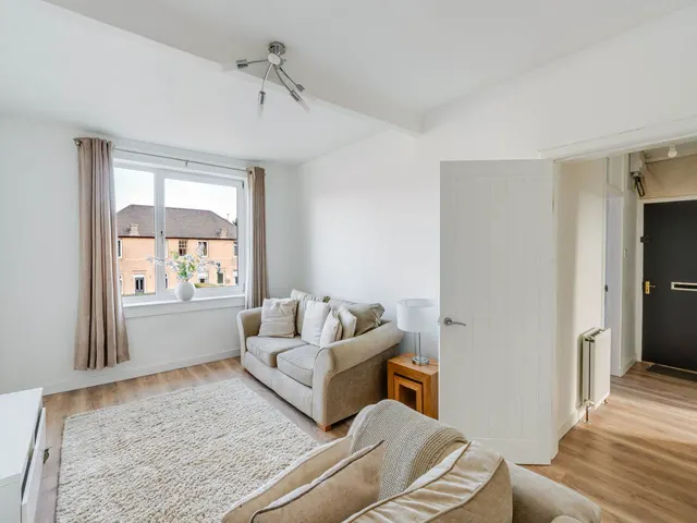 2 bedroom flat — 49 Stenhouse Drive, Stenhouse, Edinburgh, EH11 3JS