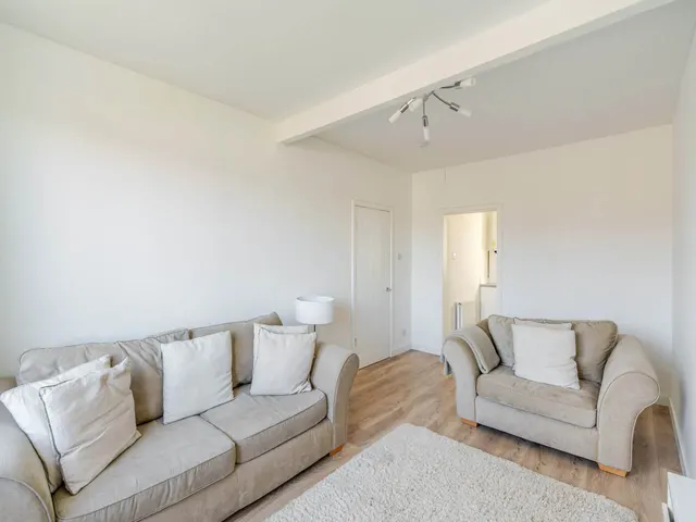 Photo 3 — 49 Stenhouse Drive, Stenhouse, Edinburgh, EH11 3JS