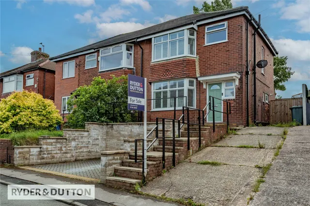 Sedgley Avenue, Buersil, OL16, photo 1