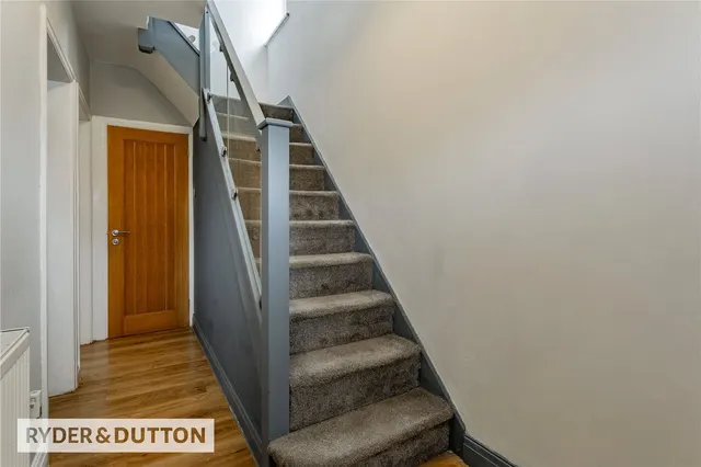 Sedgley Avenue, Buersil, OL16, photo 2