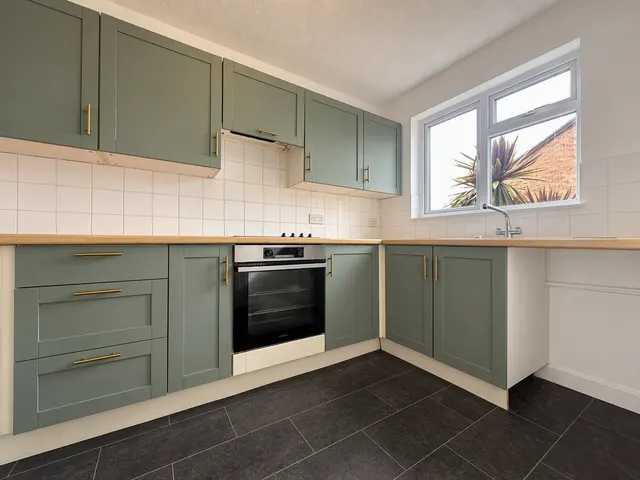 Cheriton Road, Gosport, PO12, photo 2