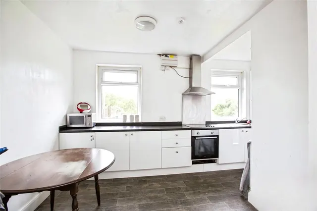 Ovenden Way, Halifax, HX3, photo 2