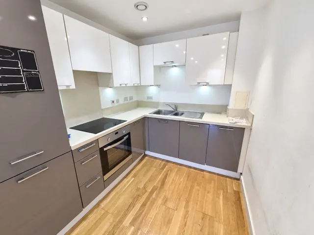 Green Lane, Edgware, HA8, photo 2