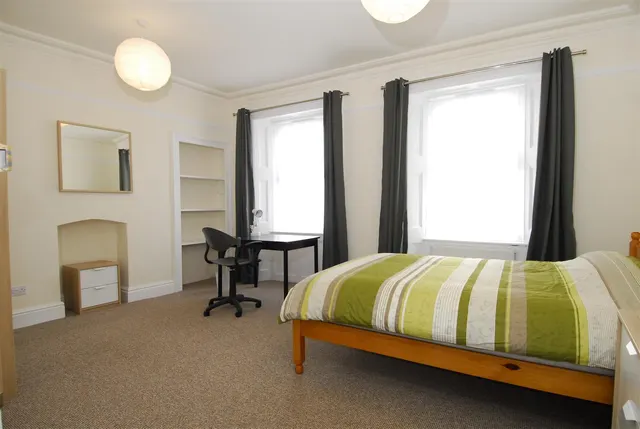 Clifton Place, Plymouth, photo 1